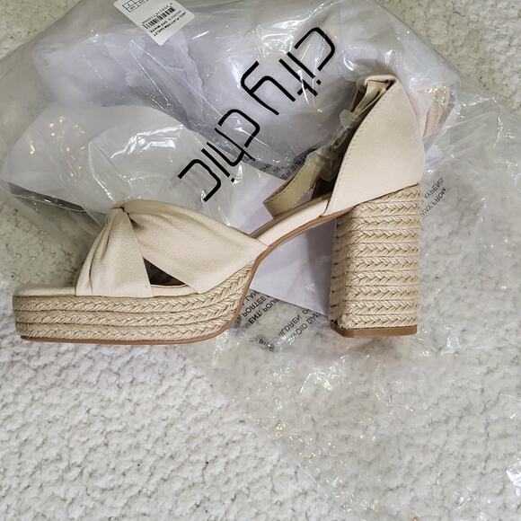 Brand NEW City Chic Oakley  Platform Heels  Cream  womens size 9 - Picture 1 of 3